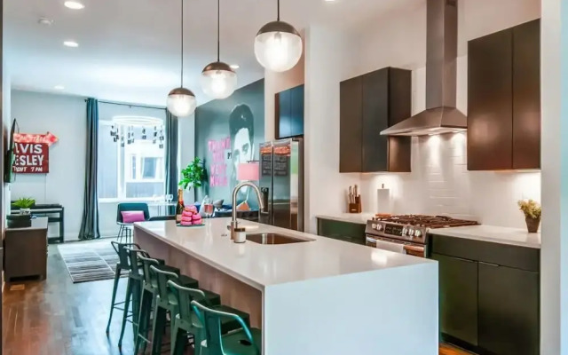 Elvis-themed 13 Beds Rooftop City Views