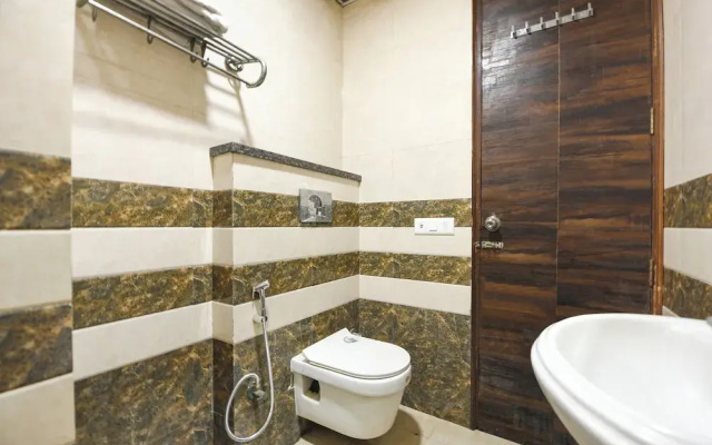Fabhotel Royal Residency Sector 11