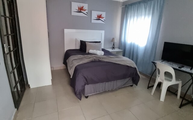 Stay @ Home Airport Lodge