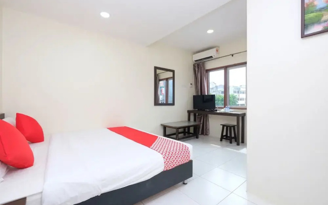 OYO 1104 Q Hotel