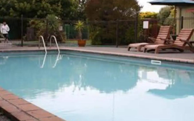 Lisa Rose Motel