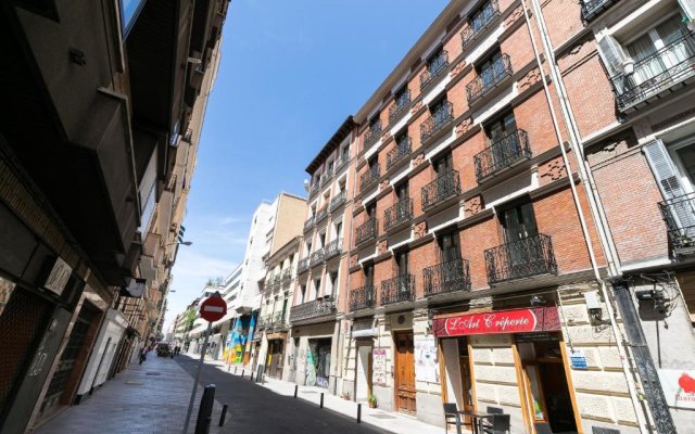 Feelathome Madrid Suites Apartments