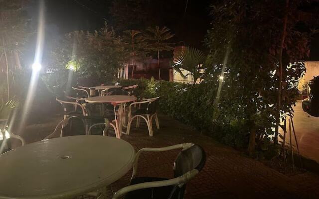 Red Onion Hotel & Restaurant