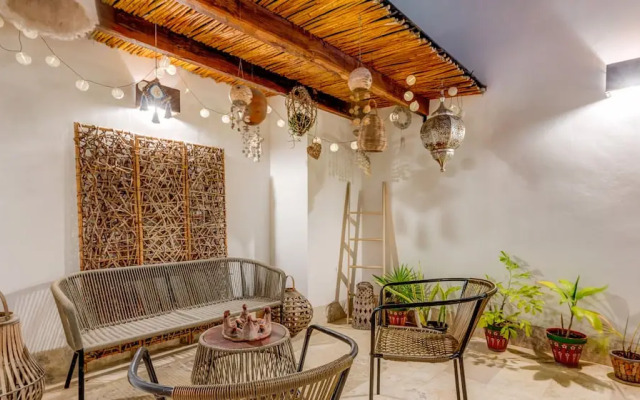 Private Rooftop 1BR Condo with Stunning Common Areas by Stella Rentals