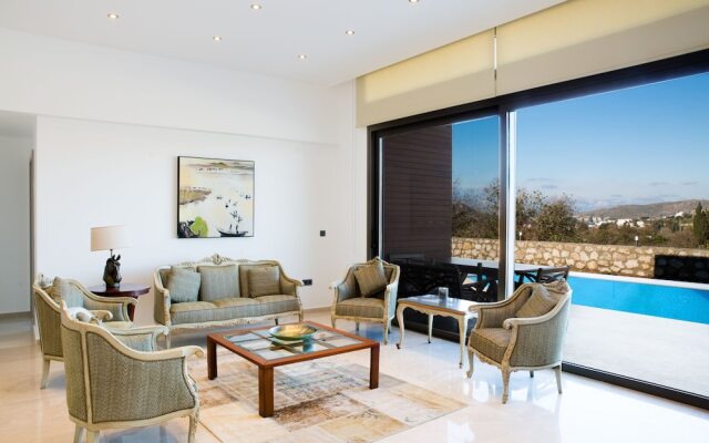 Important Group Villa Green