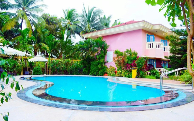 Coconut Grove Beach Resort