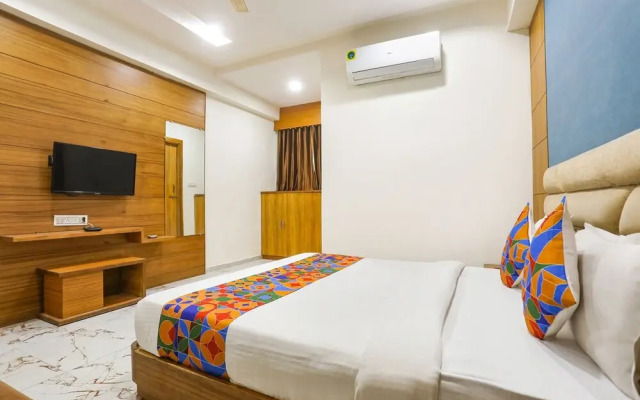 Fabhotel Raj Villa