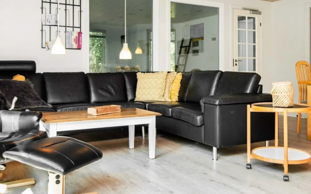 10 Person Holiday Home in Henne
