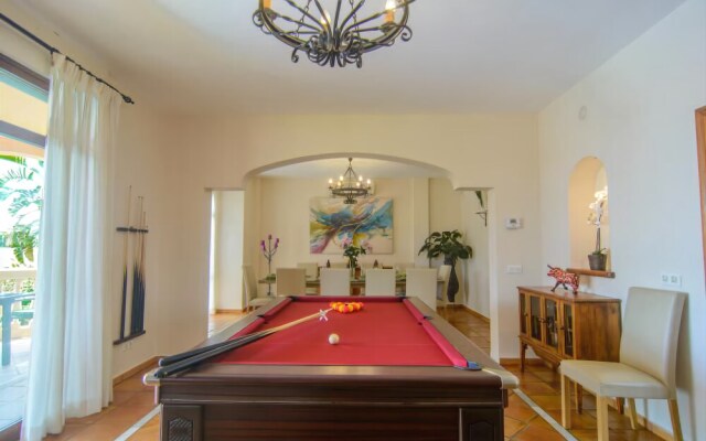 Twelve guest 6bedrooms Villa Montecarlo