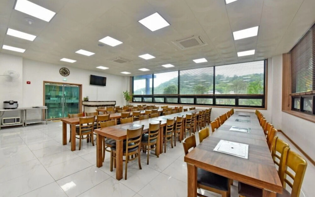 Erefarm Hostel