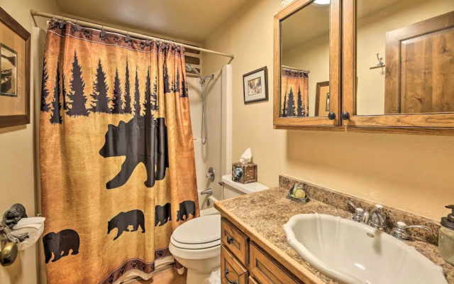 Family & Dog Friendly: Rustic Lakeside Cabin