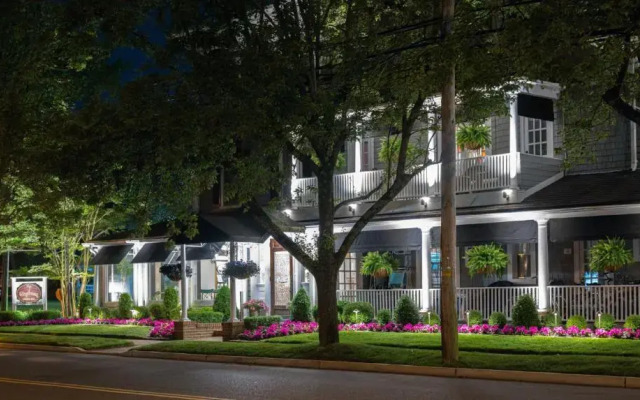 Chateau Inn and Suites