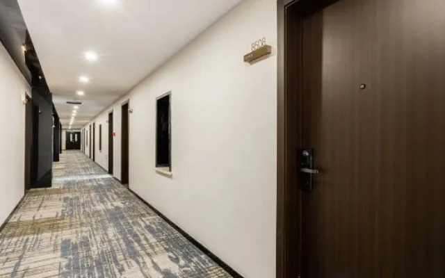 Super 8 Hotel (Hangzhou Binkang Road Subway Station)