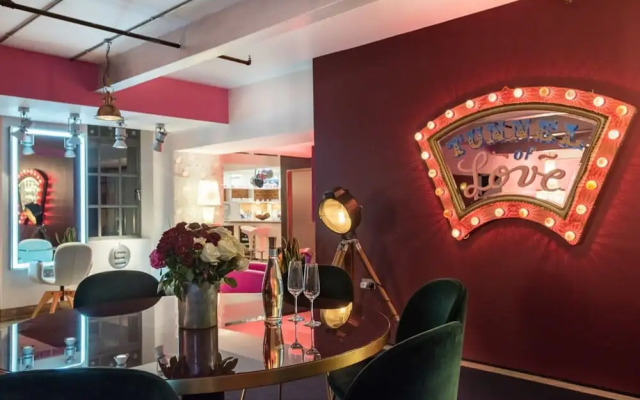 Luxurious Loft Central Soho - 3 Bedrooms Office