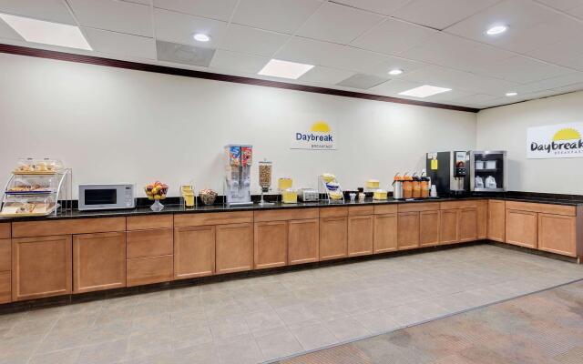 Days Inn by Wyndham Montgomery Near AUM