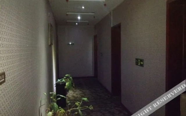 Zhenping Nanyang Super 8 Hotel