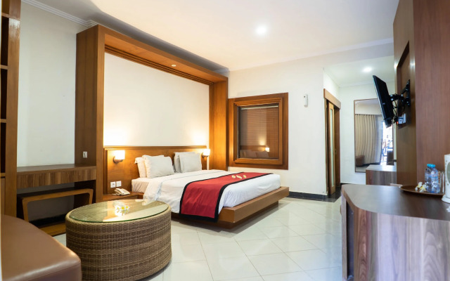 Super OYO Townhouse Oak Maxi Hotel Legian