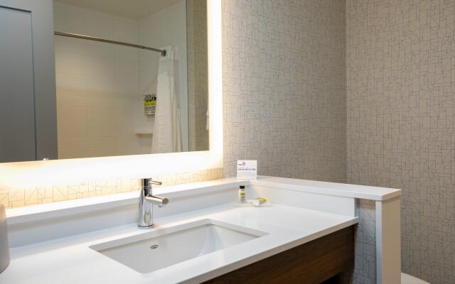 Holiday Inn Express Lethbridge Southeast by IHG