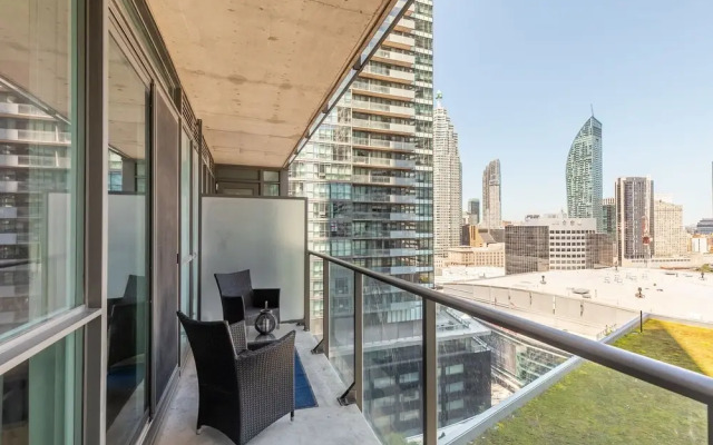 Sky View Suites - Maple Leaf Square
