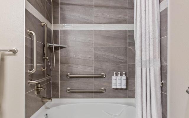 Denver | Fascinating 1BD/1BA Riverfront Apartment