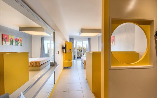 Seven Seas Hotel Blue