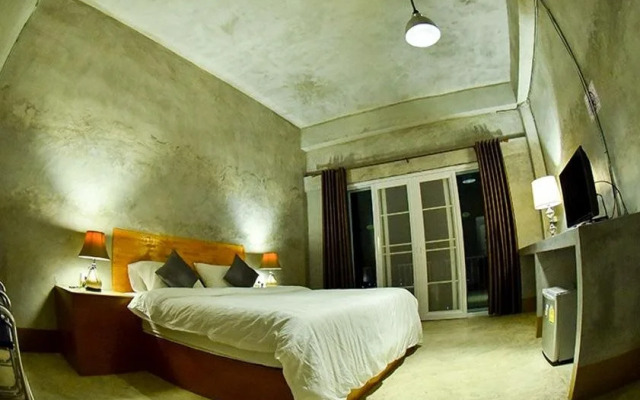 Baan See See Moutain View