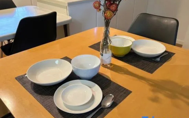 Whole House / 10 ppl/ 3 Parking /Free Wifi!