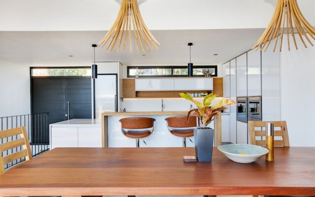 Upper Green Point Roos Villa