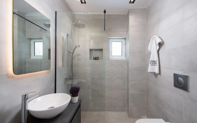 Glyfada Luxury Suite