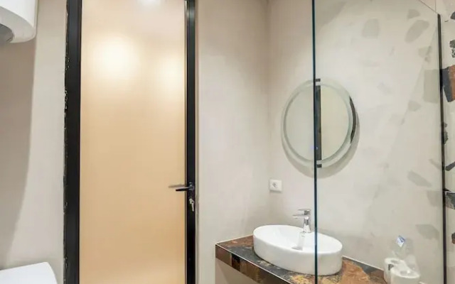 Tirent Apartment-Modern 1-Bedroom Stay Near Liqeni i Thatë