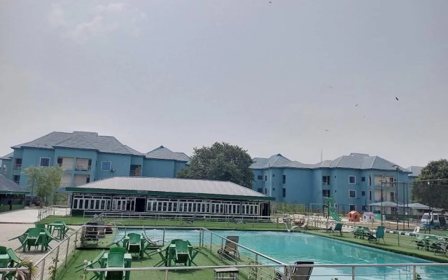Heroes Luxury Apartments and Suites