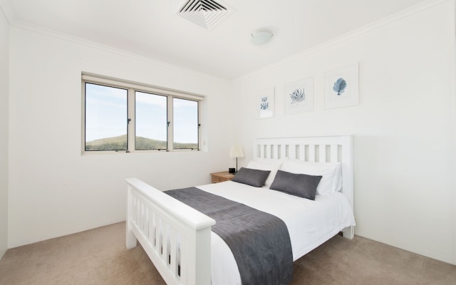 Shoal Bay Penthouse with Ocean Views and Resort Facilities – Guest Rooms – Shoal Bay
