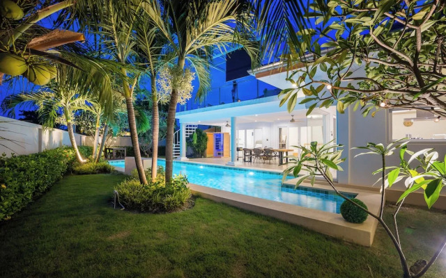 Kira Japandi Escape Sauna Rooftop Cinema