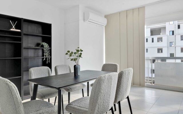 Phaedrus Living: Romanou Modern City Center Flat
