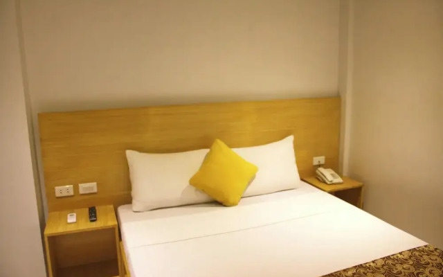 LuxeLite Suites Pasay