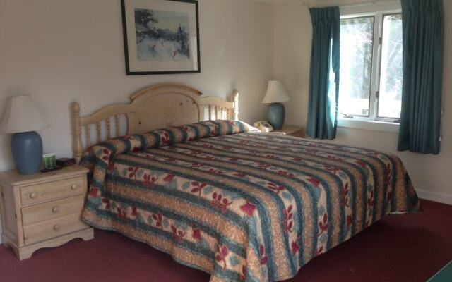 Tälta Lodge, A Bluebird by Lark