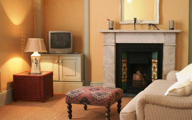 Mountain Manor Guest House & Executive Suites