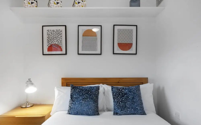 King's Cross Penthouse by MoreThanStays