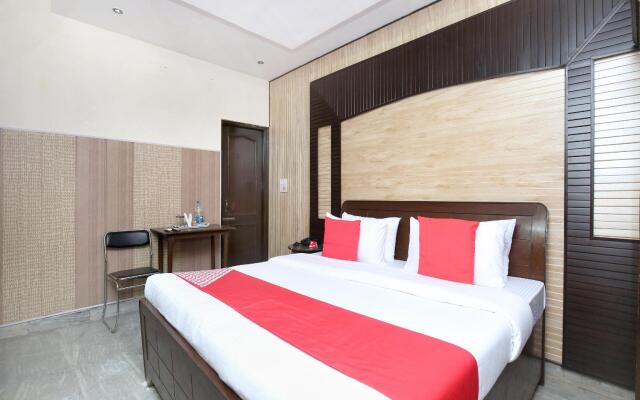 OYO 15523 Hotel JD Inn