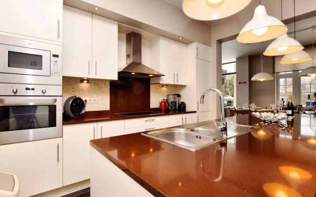 Luxurious Holiday Home in Courtil with a Jacuzzi