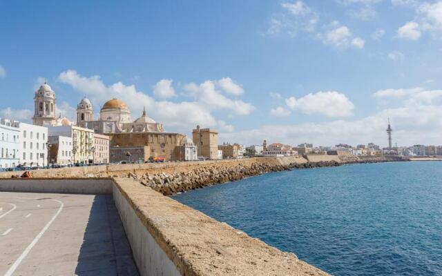 Nueva ALMUDENA Apartment by Cadiz4Rentals