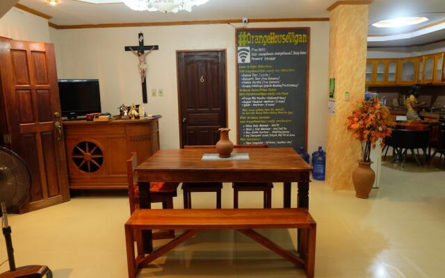 The Orange House - Vigan Villa