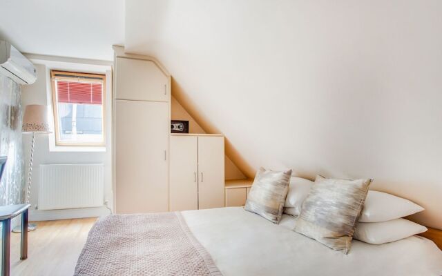 Simplistic Apartment in London Near Buckingham Palace