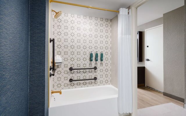 DoubleTree by Hilton Charlotte City Center