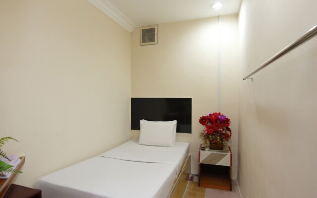 Cosy Inn by OYO Rooms