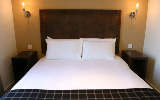 Eight Acres Hotel