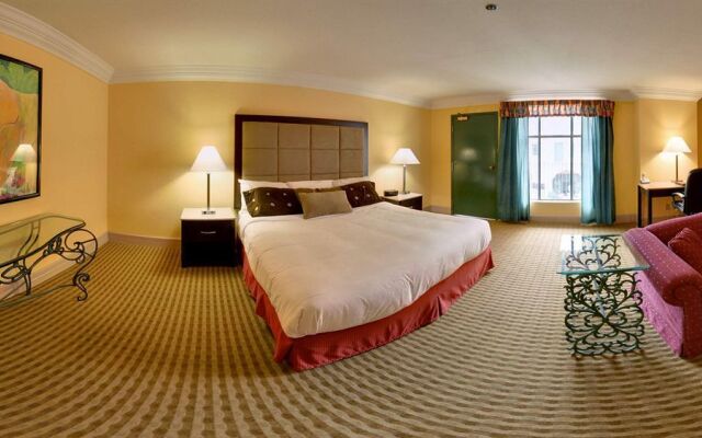 Pacific Inn Resort & Conference Centre