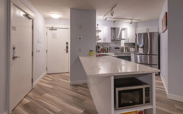 One Bedroom Suite with BBQ & huge Patio