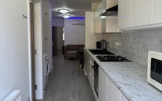 Impeccable 2-bed Apartment in London
