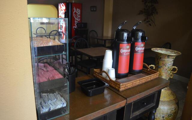 Summit Inn Hotel & Suites